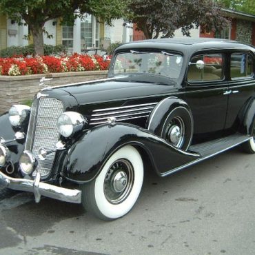 1934 McLaughlin-Buick Club sedan