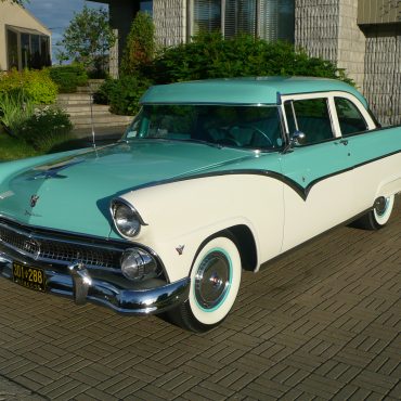 Claude Thibaudeau, Québec, Ford Fairlane Club Sedan 1955